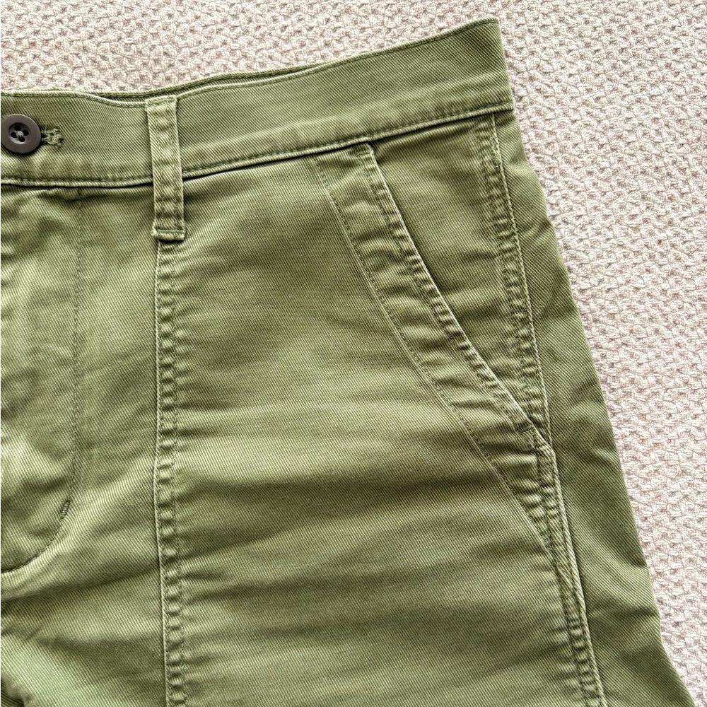 Madewell Olive Patch Pocket Shorts - Picture 5 of 9